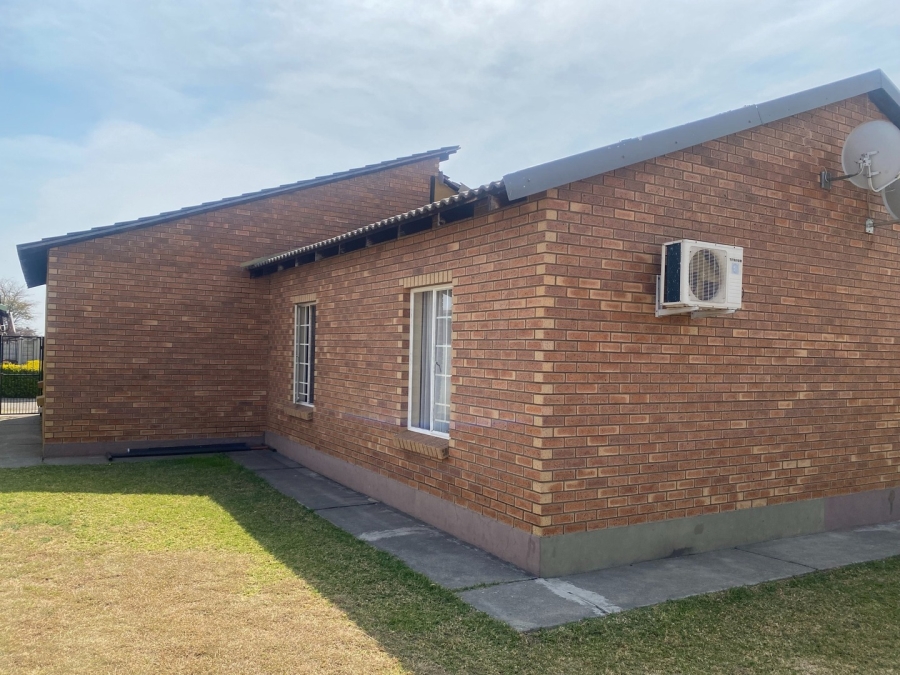 3 Bedroom Property for Sale in Waterval East North West